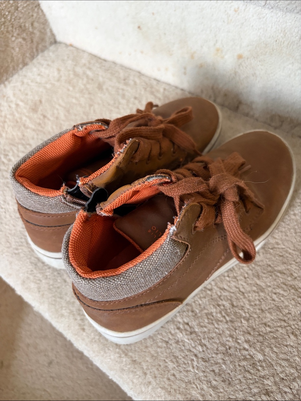 Perry Ellis Kids Brown High-Top Sneakers with Orange Liner